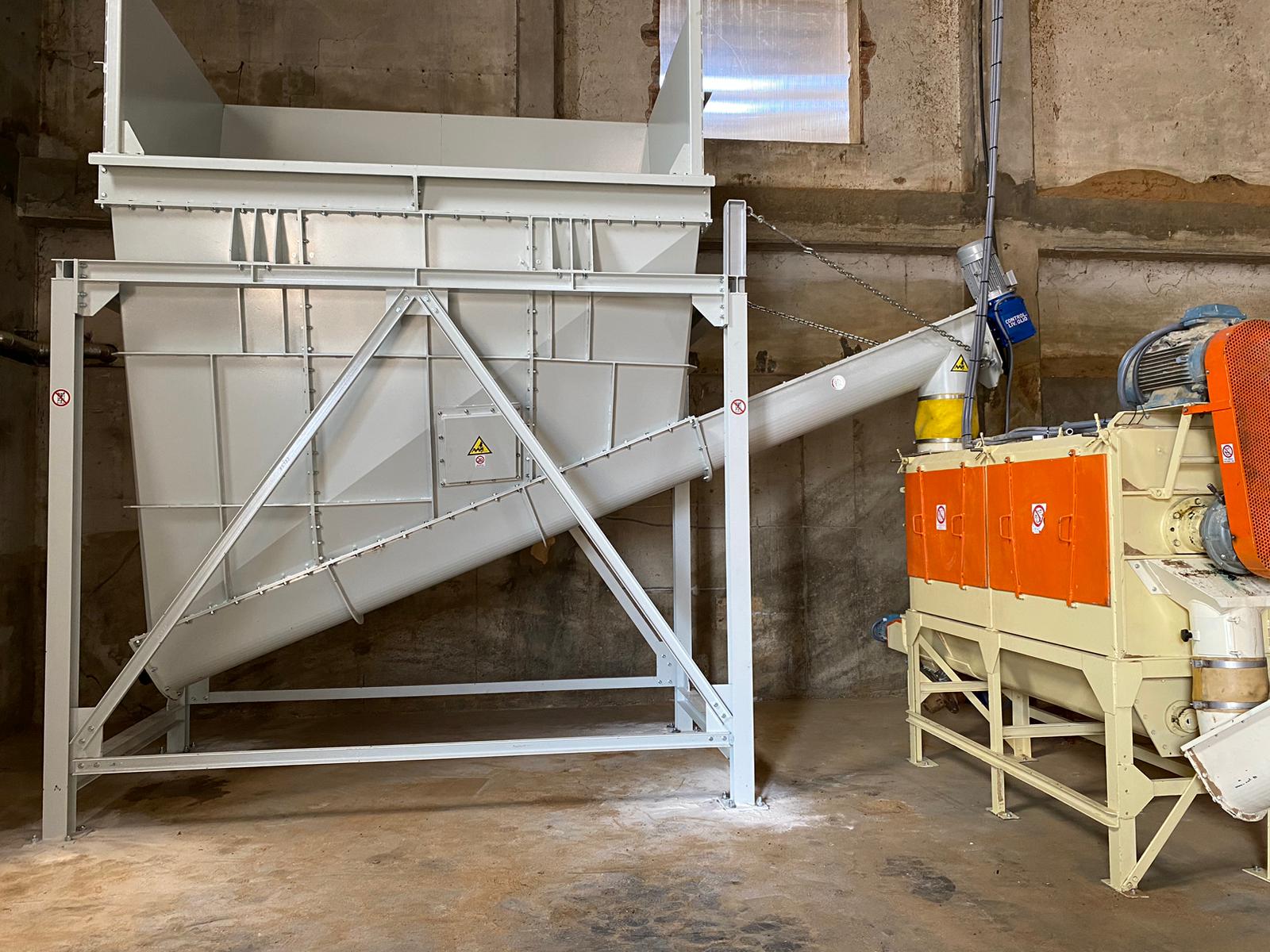 Immagine tecnica di: Tramogge con Rompiblocchi